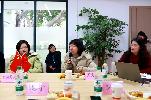 周文雯代表参加座谈会听取群众意见建议.jpg